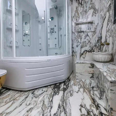 וילה Splendid Villa With Private Pool And Jacuzzi Near Beach In Bodrum טורגוטריס