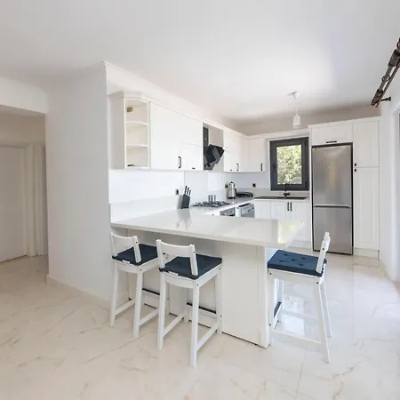 Splendid Villa With Private Pool And Jacuzzi Near Beach In Bodrum * טורגוטריס