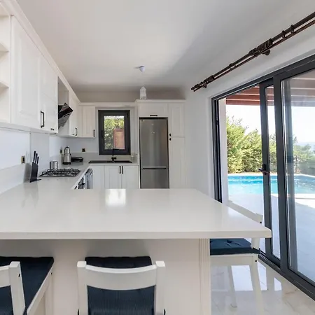 וילה Splendid Villa With Private Pool And Jacuzzi Near Beach In Bodrum *