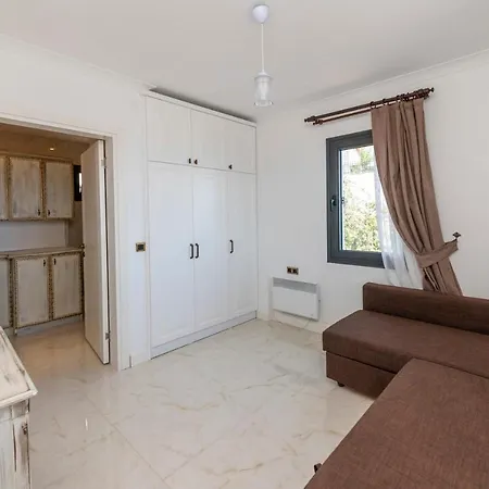 Splendid Villa With Private Pool And Jacuzzi Near Beach In Bodrum * טורגוטריס